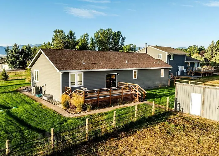Lovely Luminous Barn With Spectacular Landscape Views In Wyoming Sheridan
