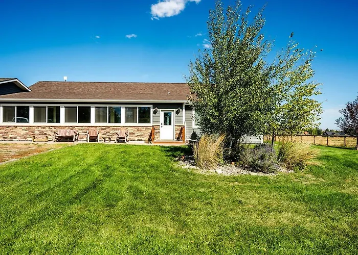 Lovely Luminous Barn With Spectacular Landscape Views In Wyoming