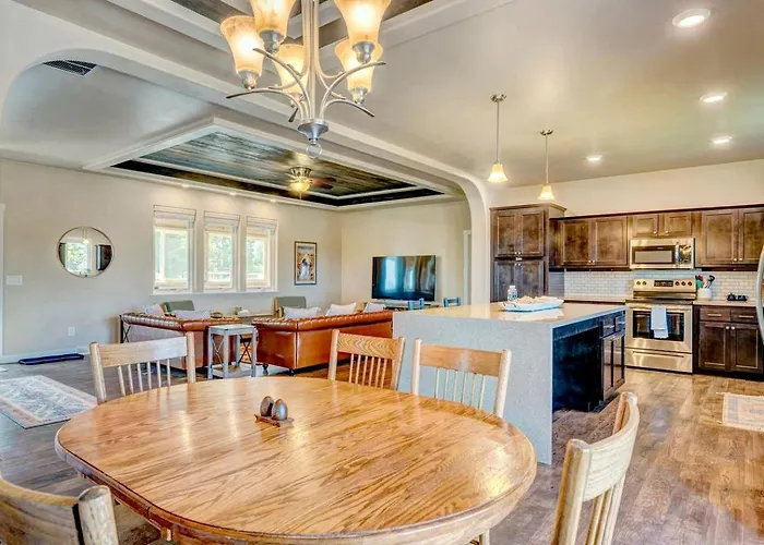 Lovely Luminous Barn With Spectacular Landscape Views In Wyoming Sheridan